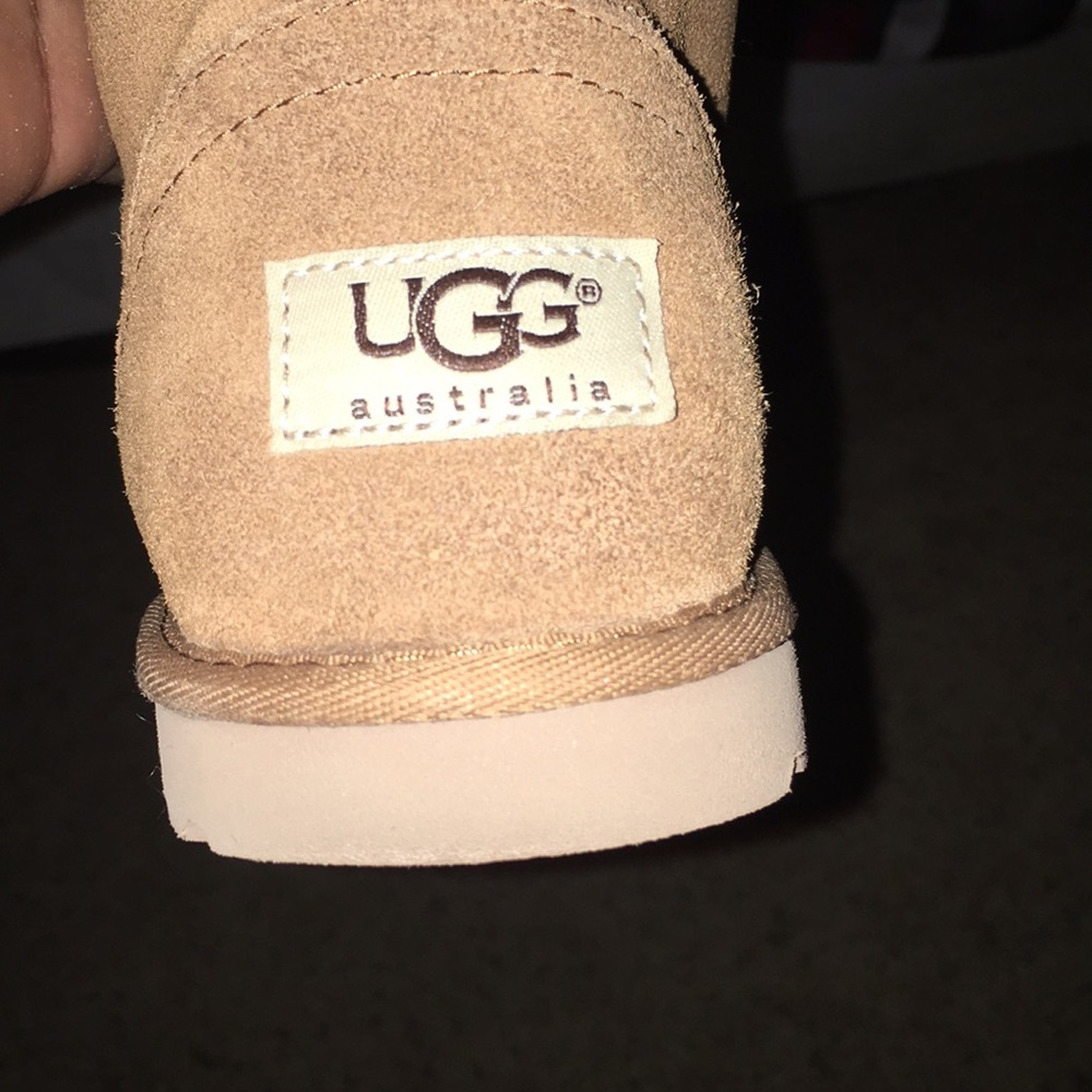 UGG - Picture 3 of 4